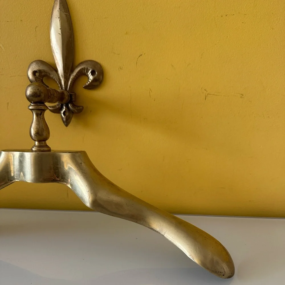 Solid Brass Polished Gold Tone Fleur-de-Lis Wall Mount Hanger